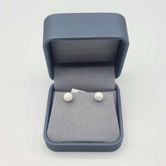 925 Sterling Silver Howlite Stud Earrings, NEW - Picture 2 of 2